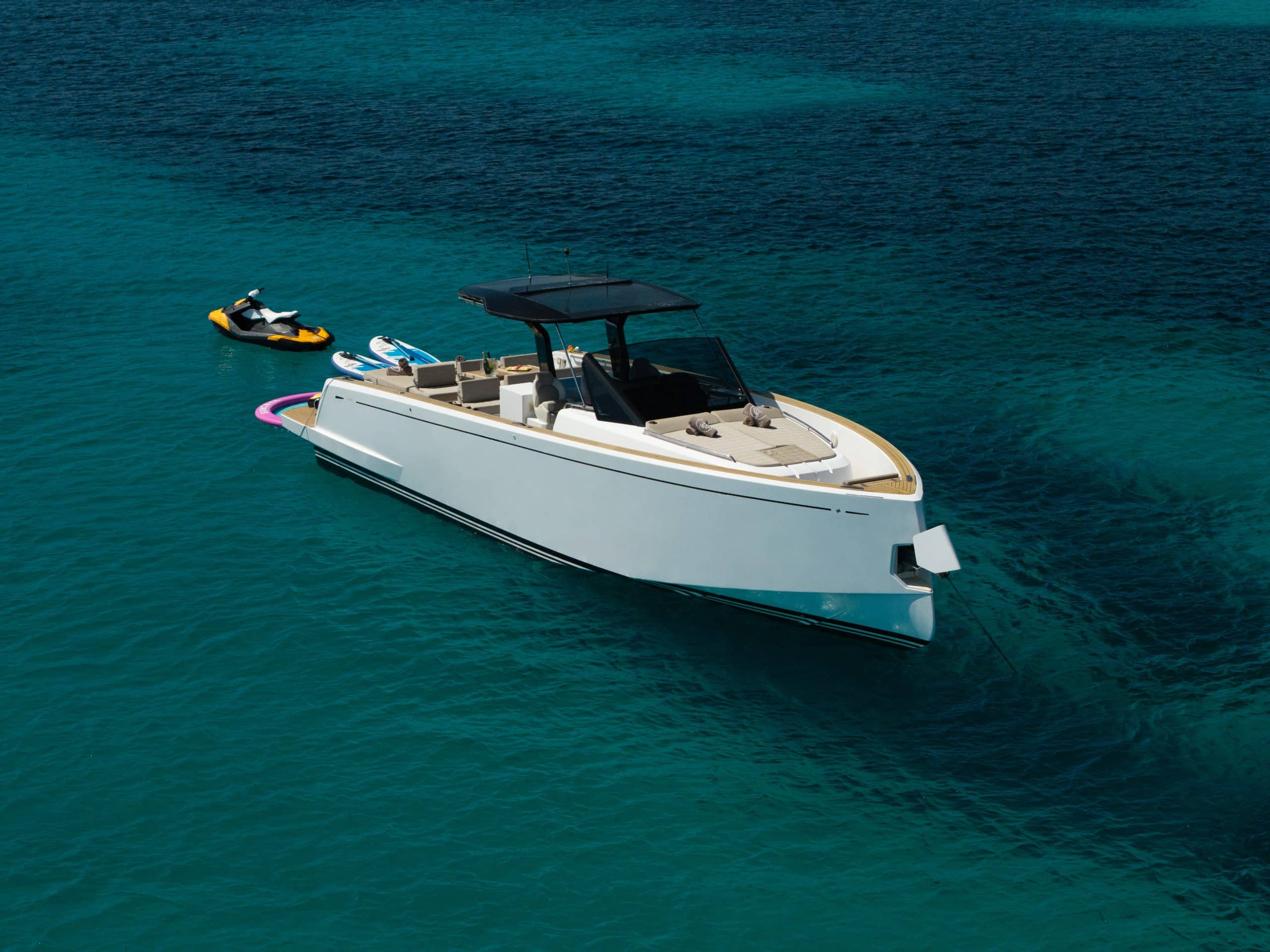 Premium Experience On The Water Pardo 43 — yacht management Marbella, Ibiza and Monaco