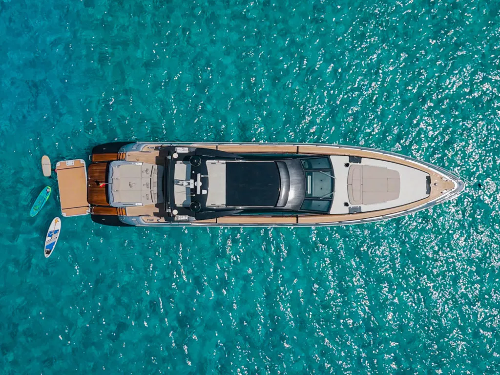 Yacht Charter Ibiza Azimut 86 view 4 — Blackline Management